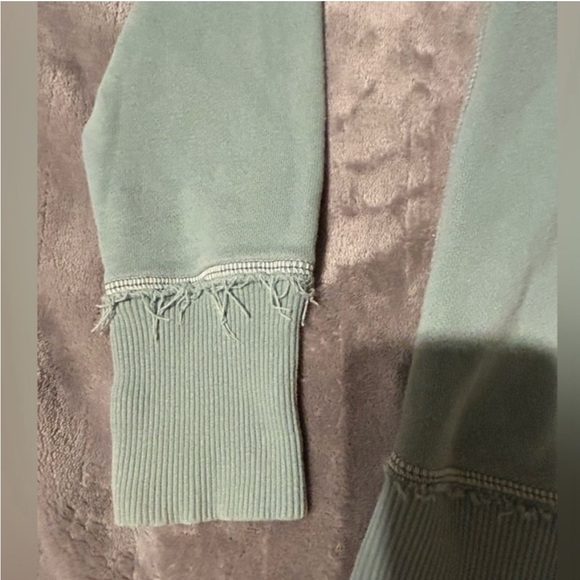 American Eagle Distressed v-neck sweatshirt - Picture 4 of 5